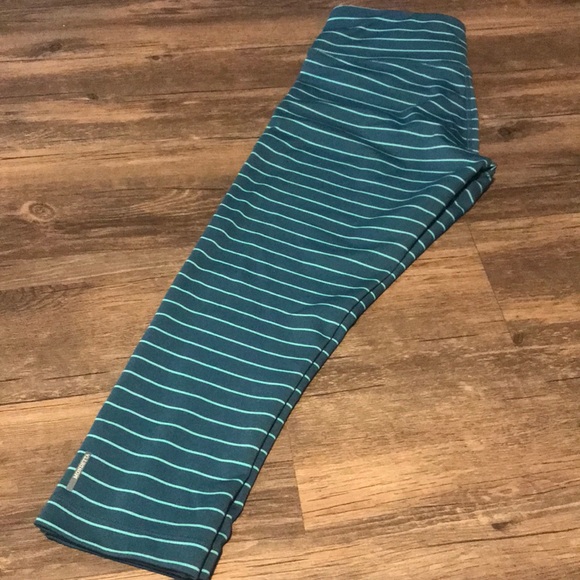 Bright Crop Yoga Pants - Picture 3 of 3